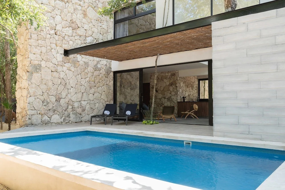 Twelve OClock - Luxury Villas