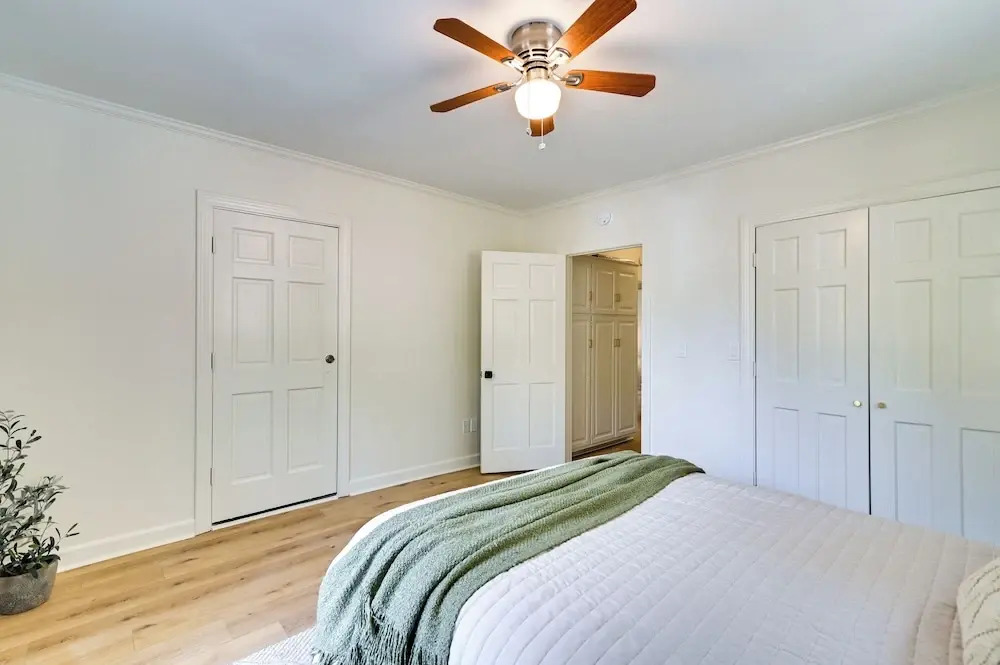 Centrally Located Home ~ Steps to Oxford Square!