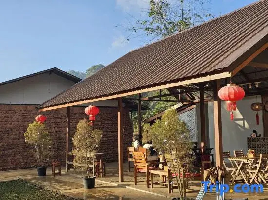 Baan Daeng Resort บ้านรักไทย