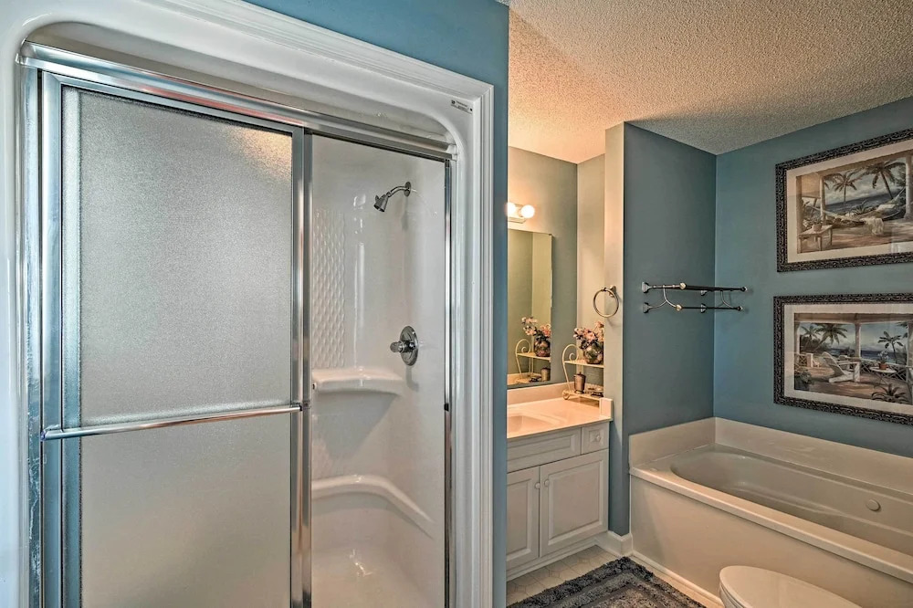 Murrells Inlet Home w/ 3 Decks - 1 Block to Beach!