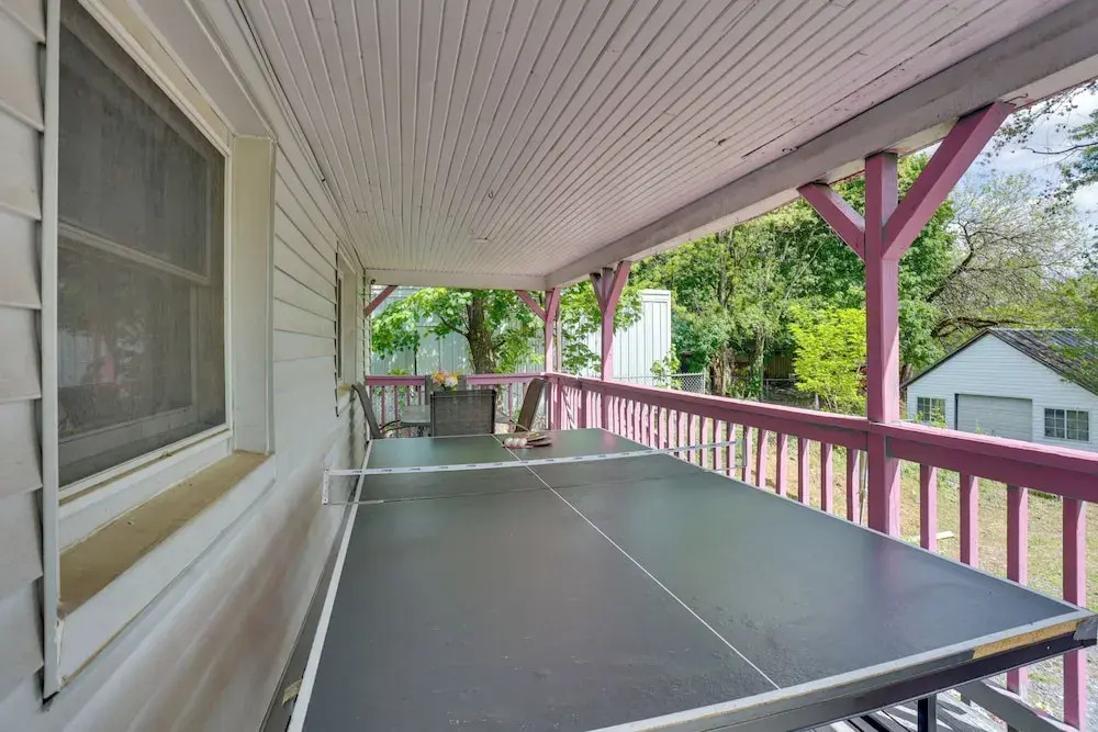 9 Mi to Hersheypark: Spacious Home w/ Deck
