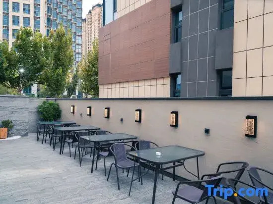 Floral Hotel·Free Travel Beach Hotel (Evergrande Golden Beach Branch)