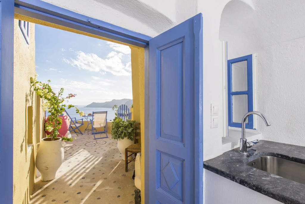 Annouso Villa with Hot Tub by Caldera Houses