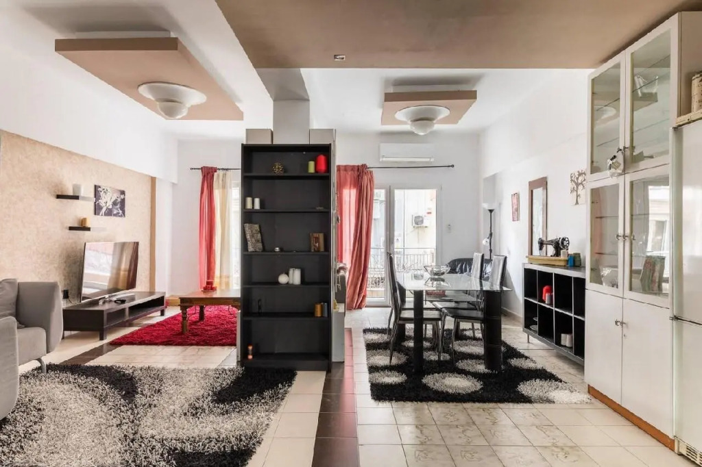 2BD- Perfect Location with square views