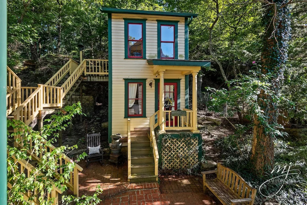 The 1883 Peabody House Bed & Breakfast