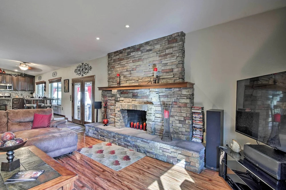 Pool, Bar & Game Room: Red Mountain Mesa Oasis