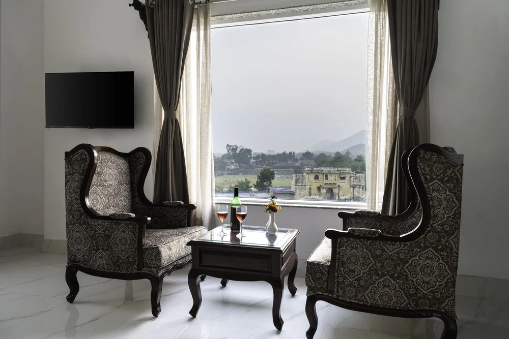 Revaas Hotel