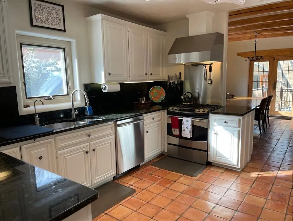 Casa De Gracia - Historic East Side Sanctuary, Perfect for Working From Home