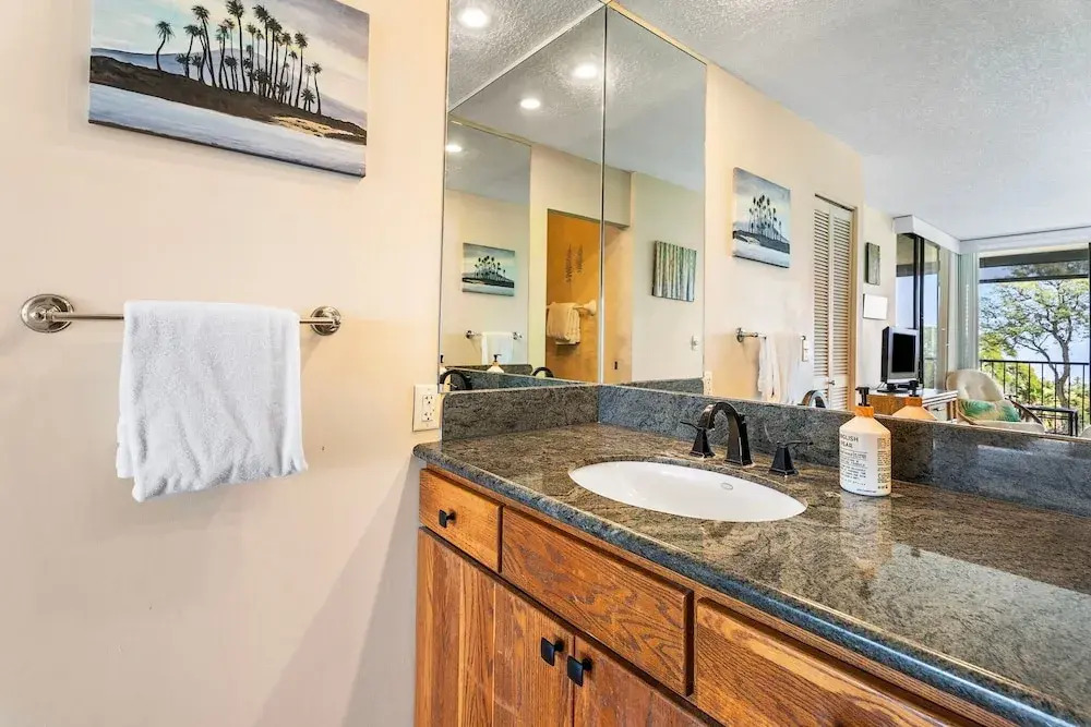 2 Bedrooms + Loft - Sleeps 6 - Ocean & Golf Views - Lanai - Vrkcv