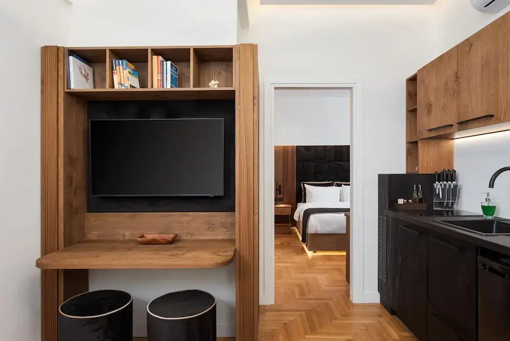 Voukourestiou Signature Suite