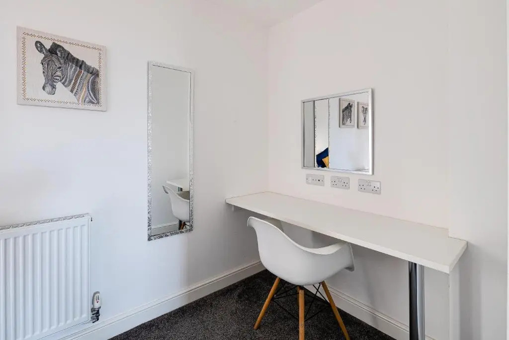 Stanley Sparkle Stays - 4BRooms, 4Beds, Prkg, Wifi