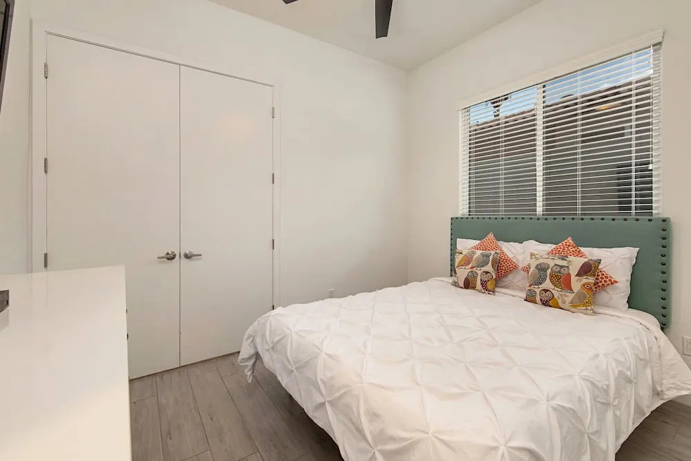 New With Pool + Hot Tub, Close To Downtown 4 Bedroom Home
