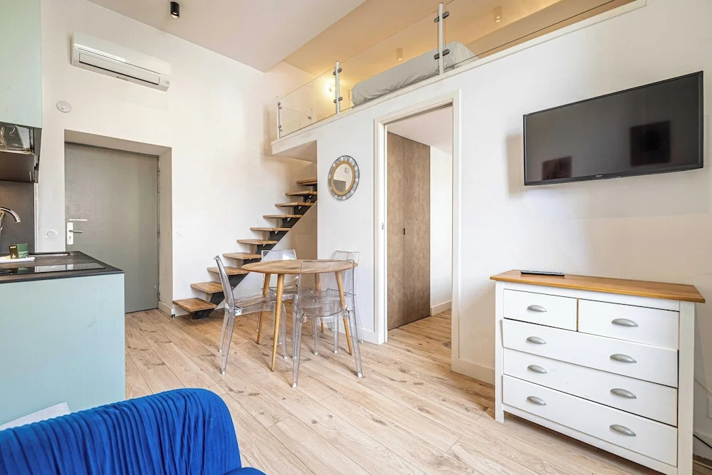 a/c Mezzanine apt 2br/4p - Place Garibaldi