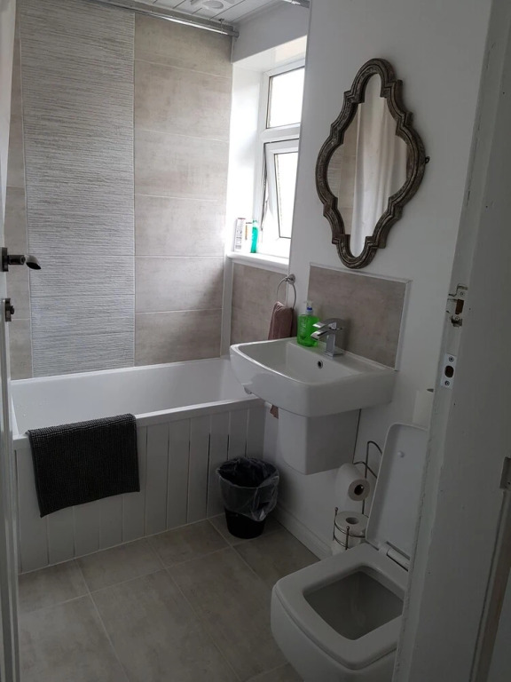 3 Bedroom Apartment Near King's Park