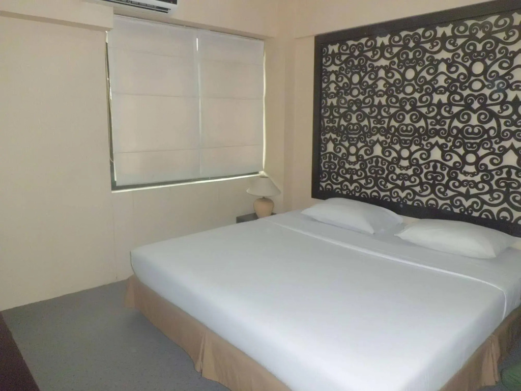 Shinju Apartment