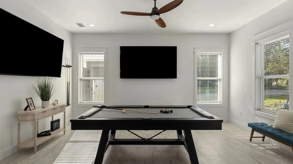 Woodland Shores by Avantstay Sleeps 22 Massive Pool + Spa Golf Cart + Game Room + BBQ Near Seaside
