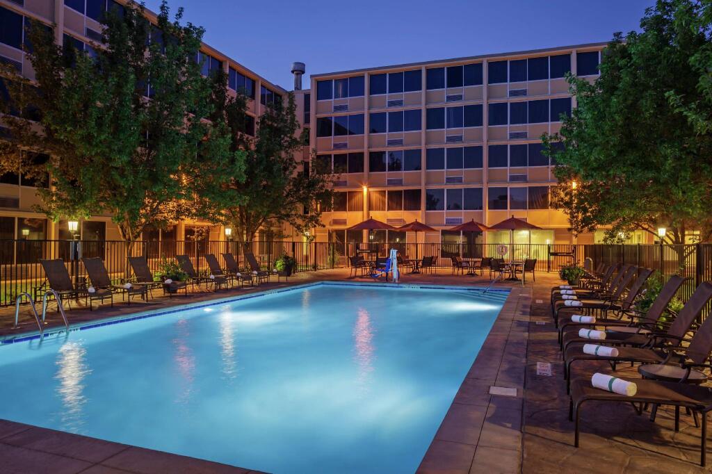 DoubleTree By Hilton Hotel Denver - Stapleton North