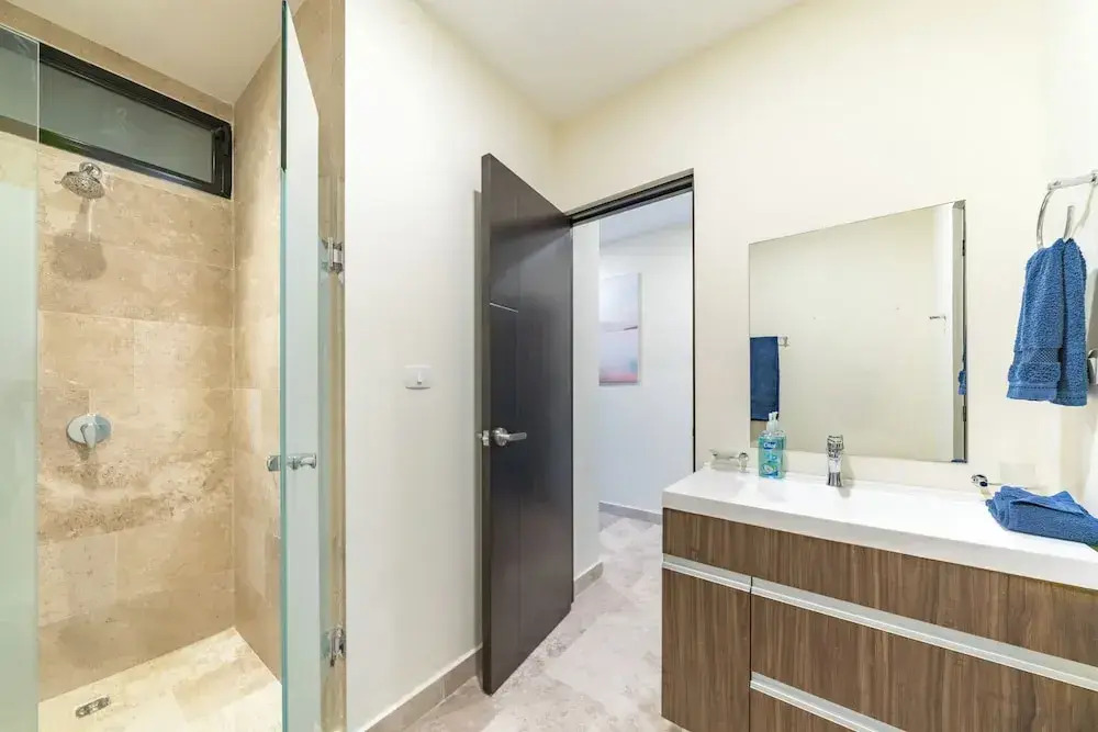 1 Bedroom Condo Pool & Gym - Veranto 210