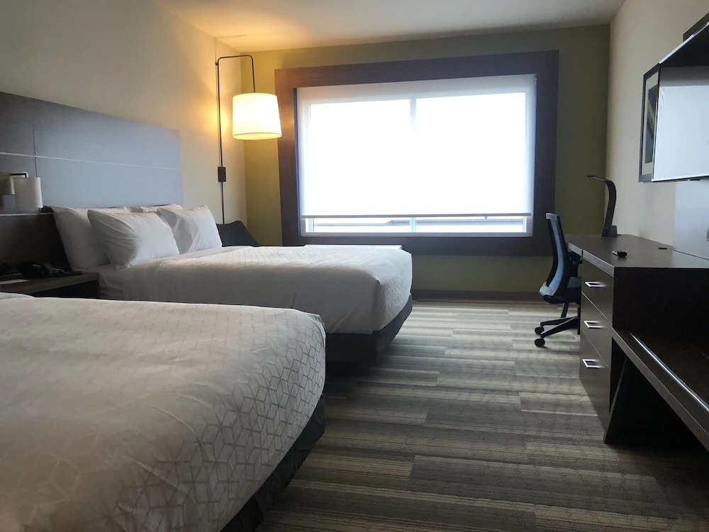 Holiday Inn Express & Suites - Madison West - Middleton by IHG