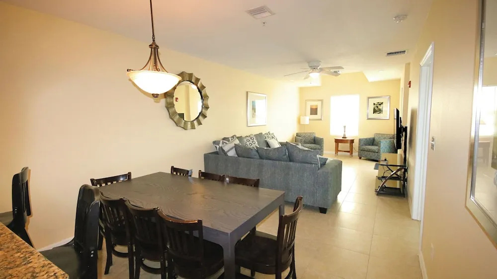 John's Pass Hotel