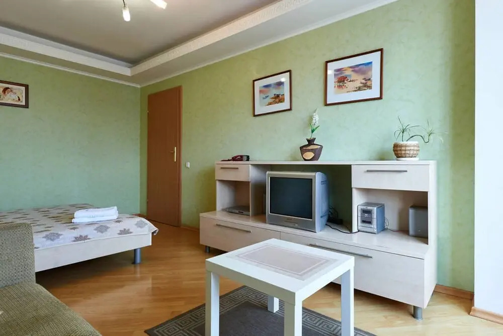 Апартаменты Home-Hotel, ул. Евгения Сверстюка, 8
