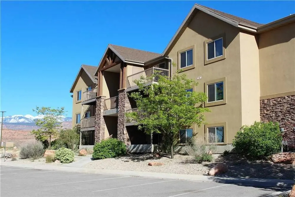 Red Cliffs ~ 6I - 3 Br Home