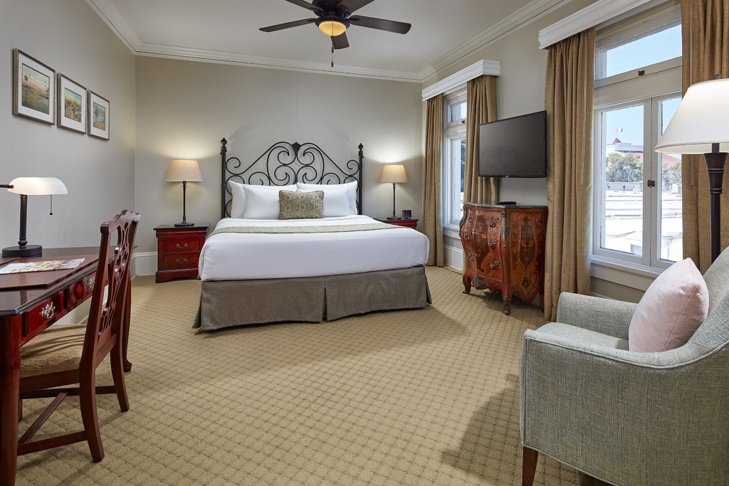 Glorietta Bay Inn
