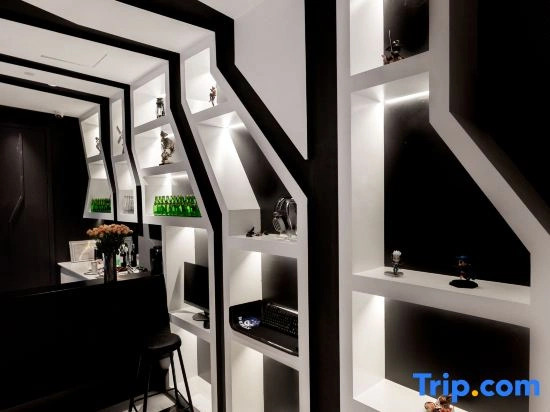 ReMAX Remai Electronics Competition Hotel (Ningbo South Business District Lomon Global City)
