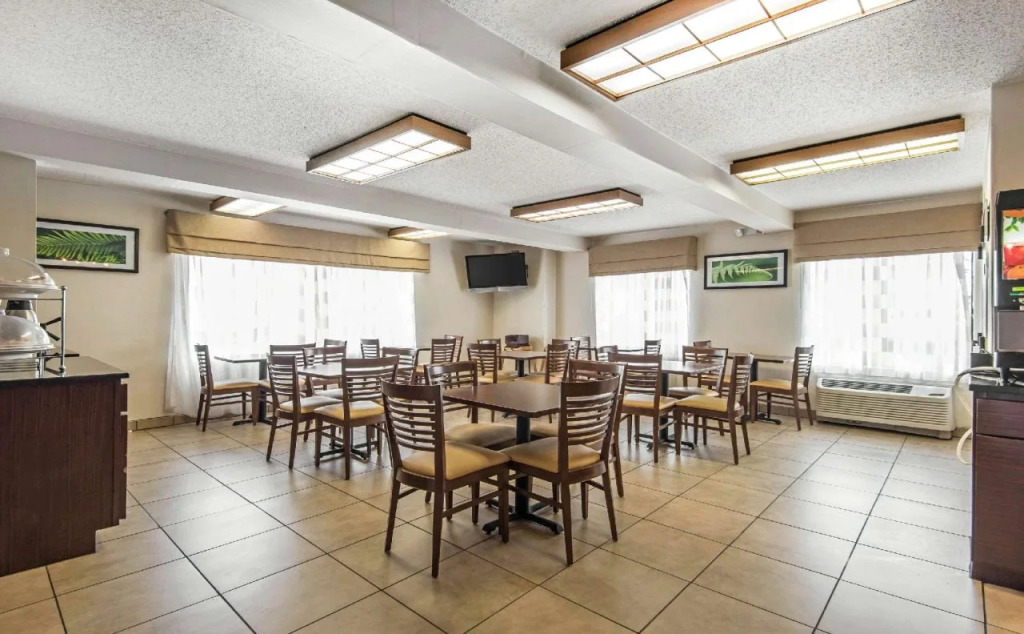 Quality Inn Kansas City International Airport