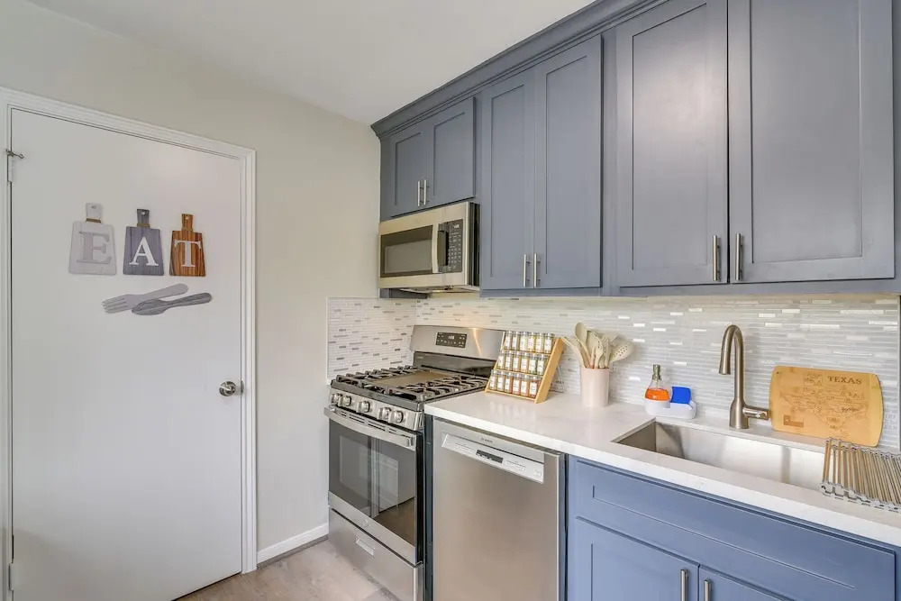 1 Mi to Rice! Pet-friendly, Modern Apt in Houston