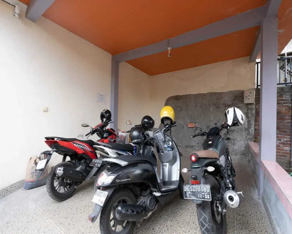 RedDoorz near Buleleng Harbour 2