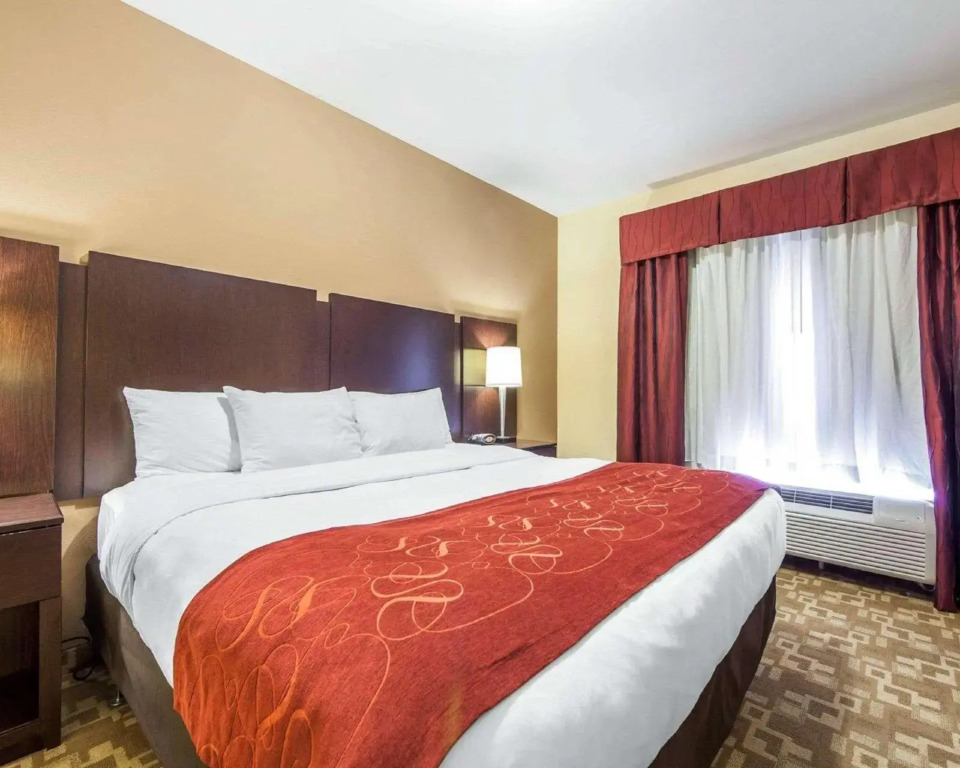 Comfort Suites