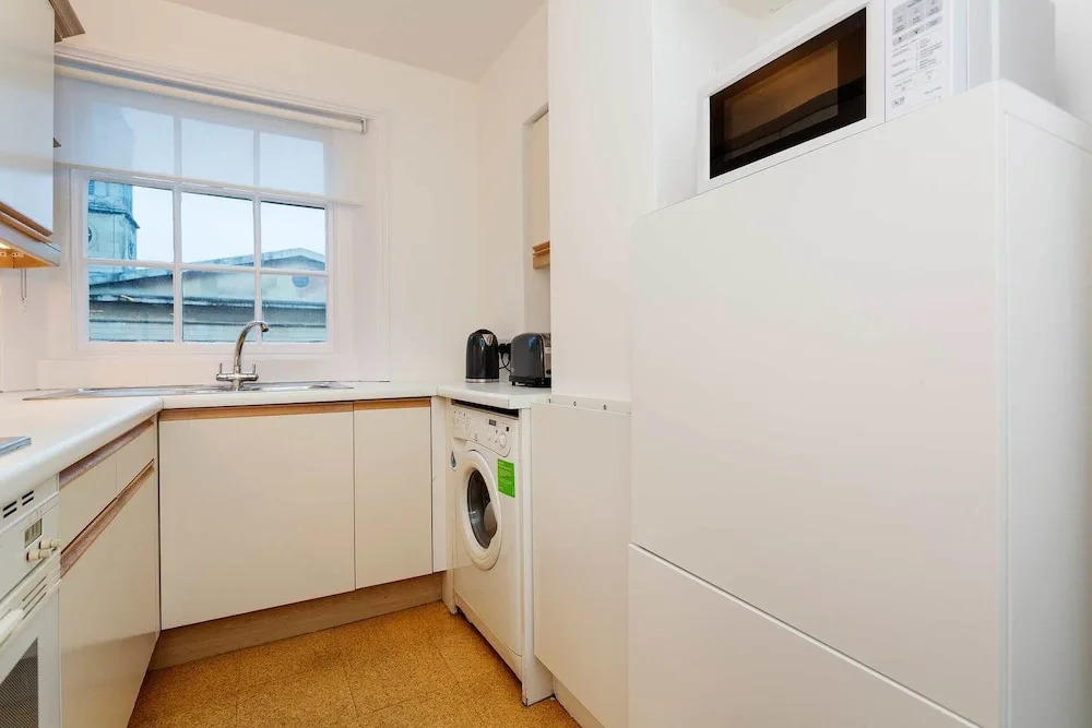 London Bridge Hideaway