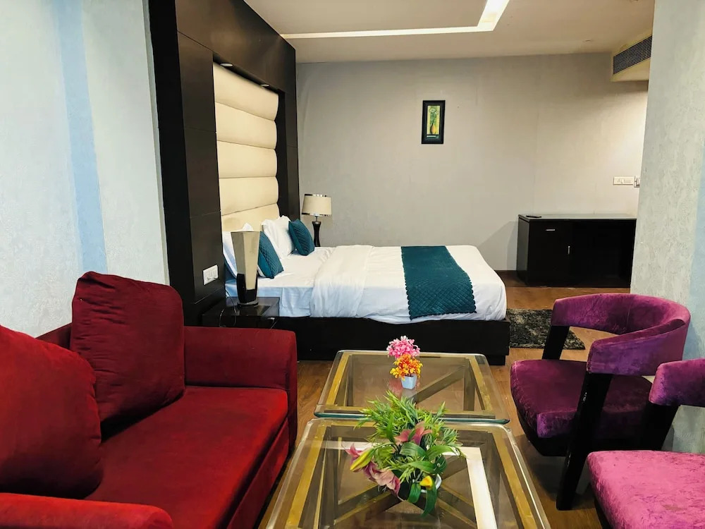 Roomshala Hotel Billions