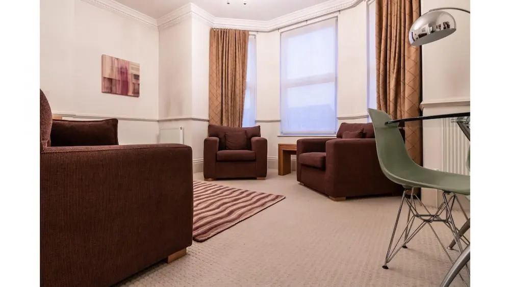 1 Bedroom in Kew Gardens - Clarendon Garden