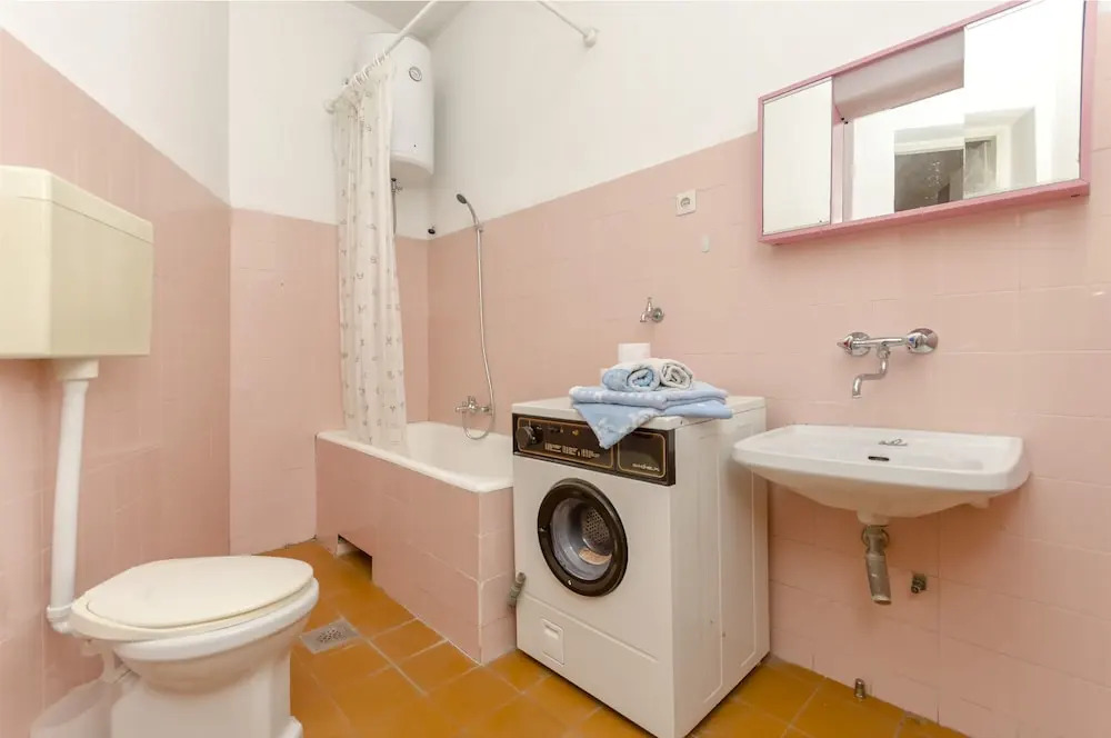 Apartment and Rooms Ive