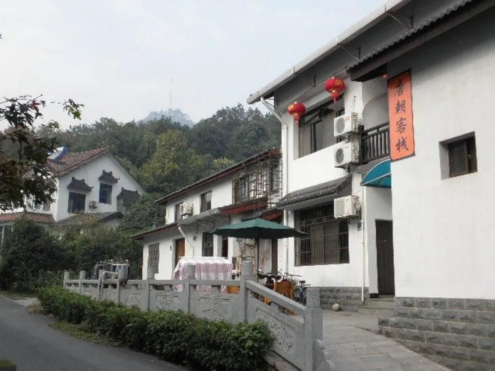 Lingyin Tangchao Hostel