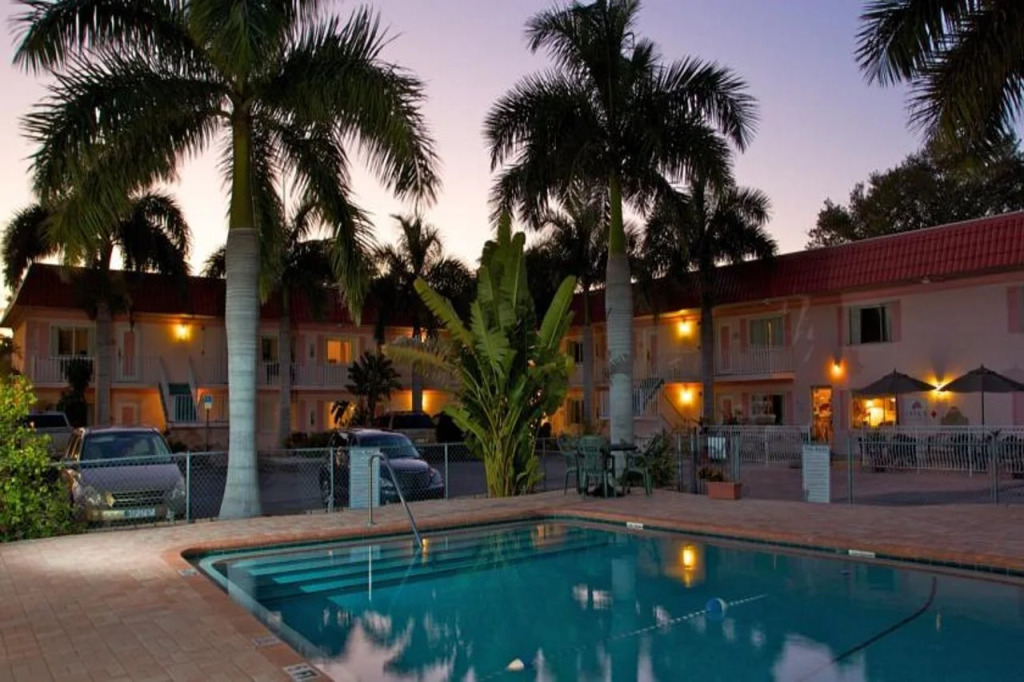 Hibiscus Suites - Gateway to Siesta Key