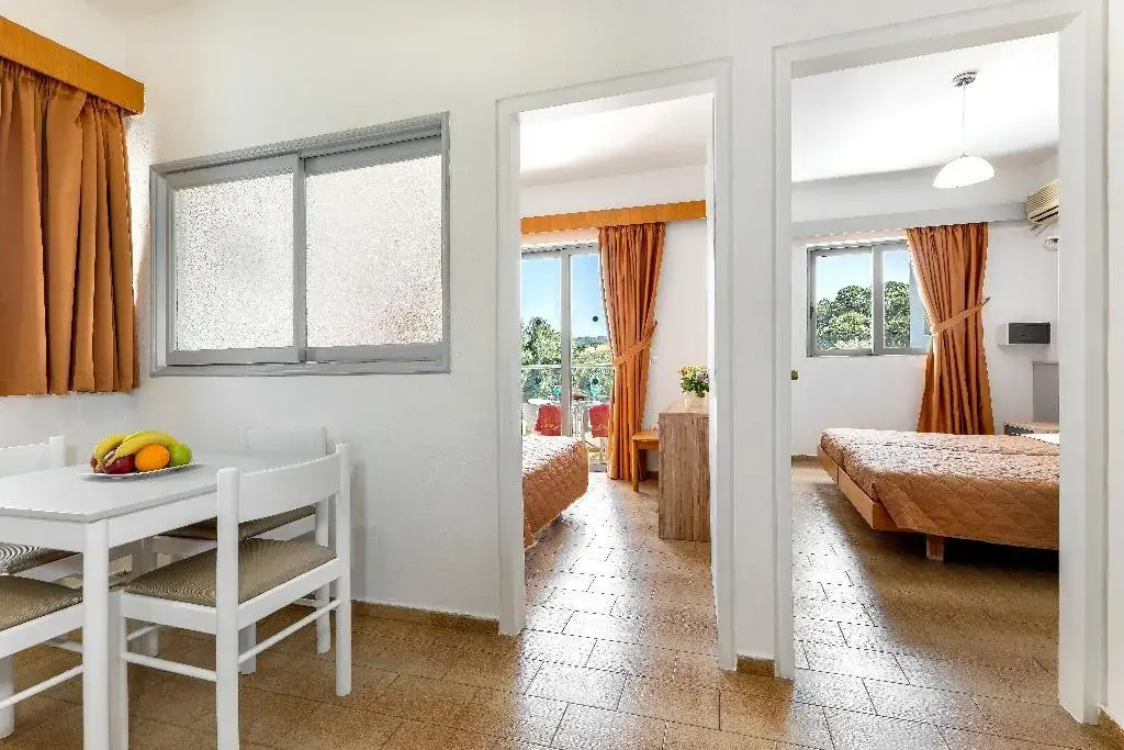 Anixis Hotel & Apartments