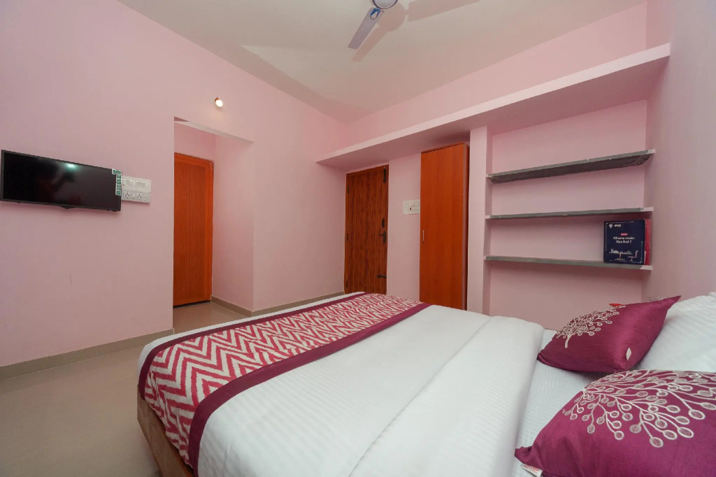 Oyo 15702 Thulsi Residency
