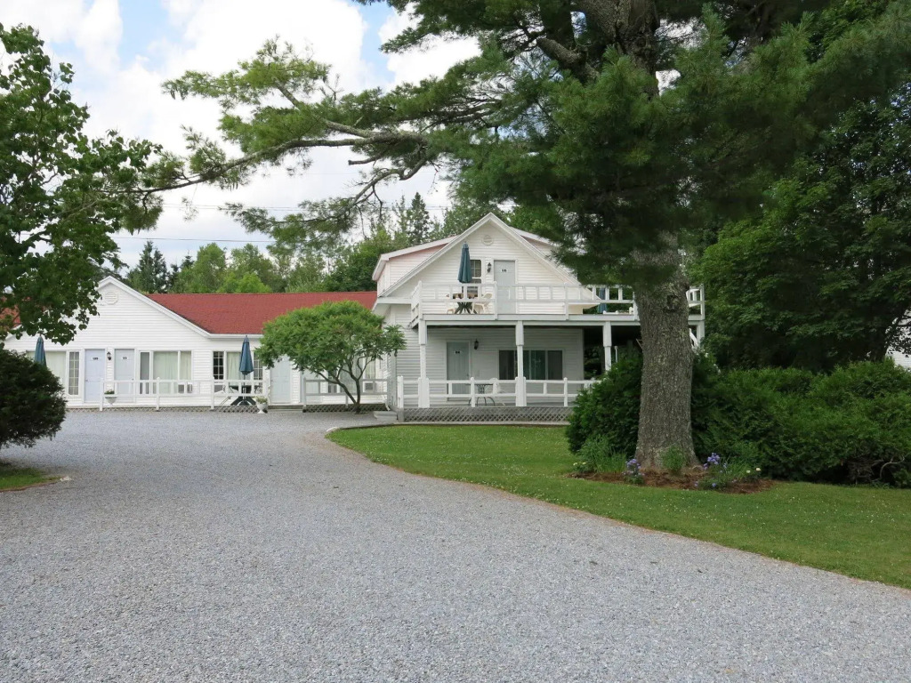 Tara Manor Inn