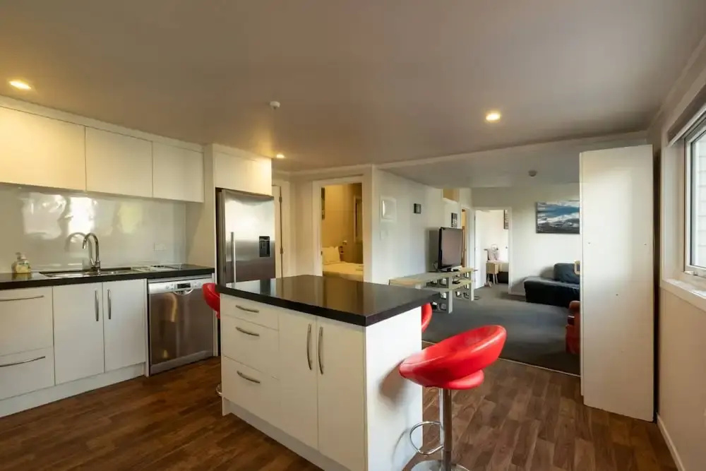 Cool 3 Bedroom Uptown Apartment Close to K Road