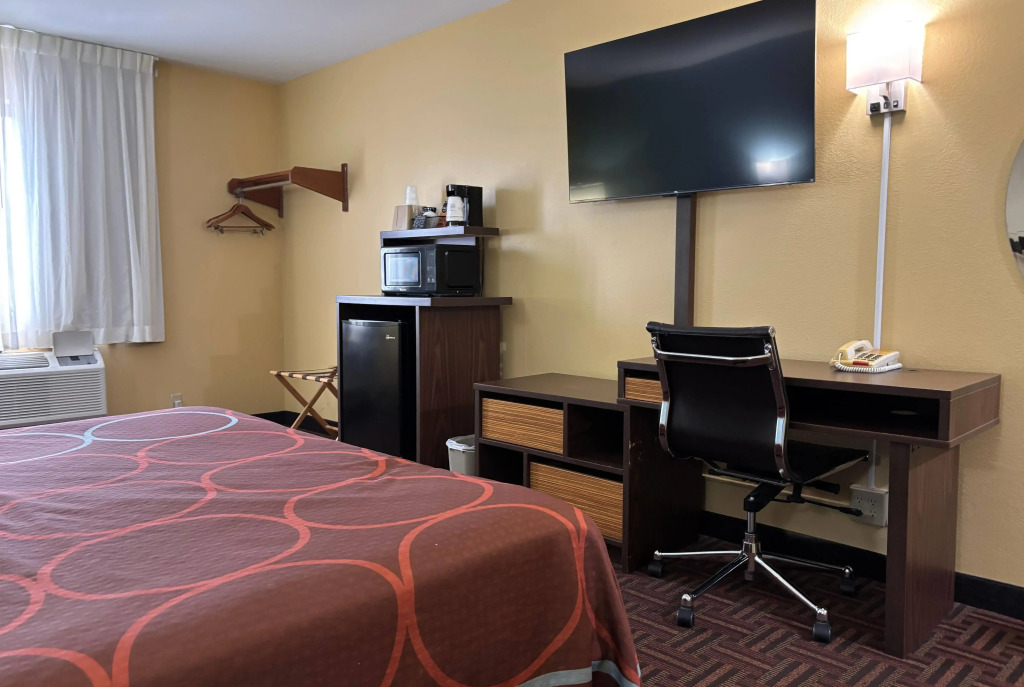 Super 8 by Wyndham Peoria