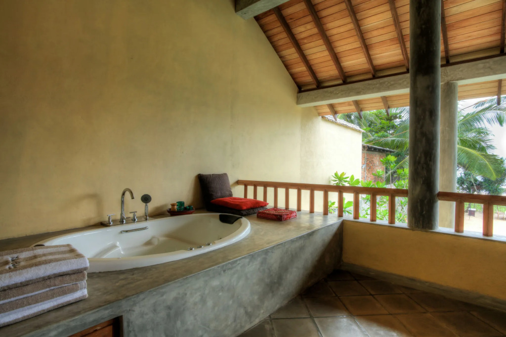 Villa Saffron Hikkaduwa