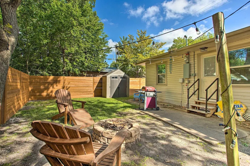 Walk to Dtwn Forney: 'gigi's Place' w/ Fire Pit