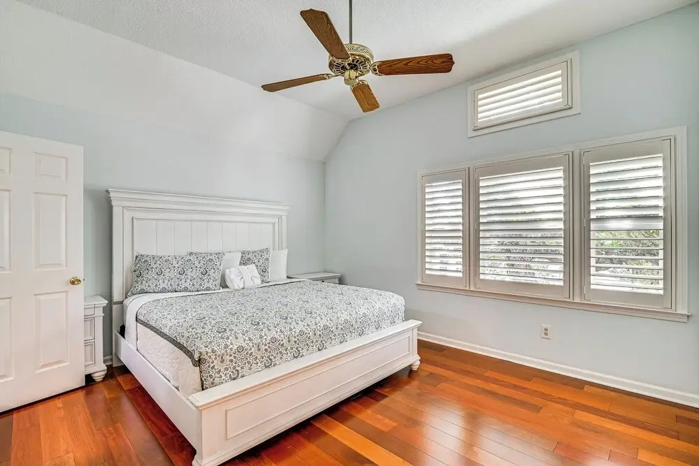 Steps to Sand: Walkable Condo in Myrtle Beach!