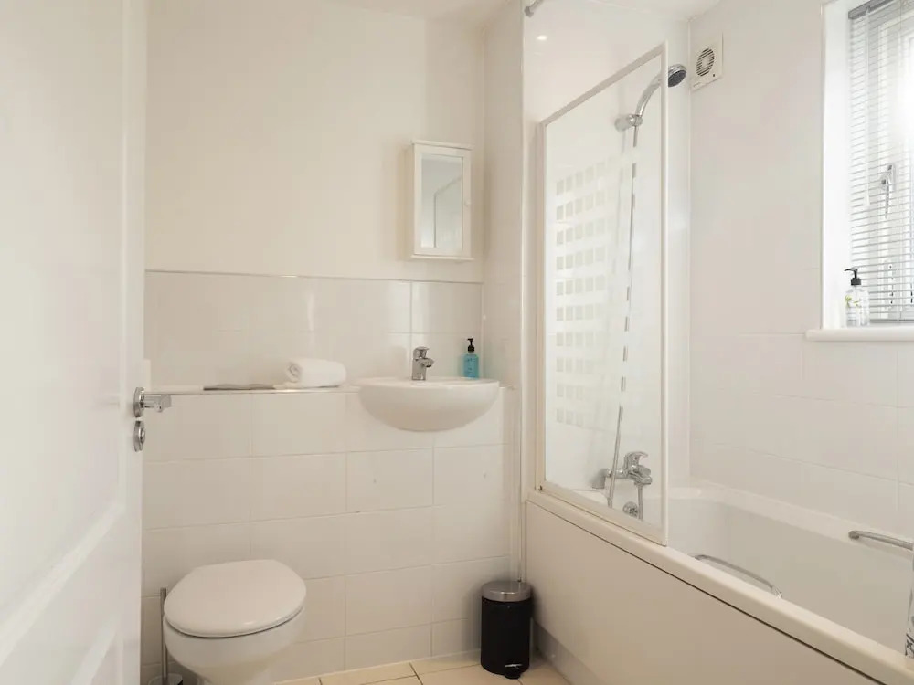 Spacious Townhouse Near the City Centre