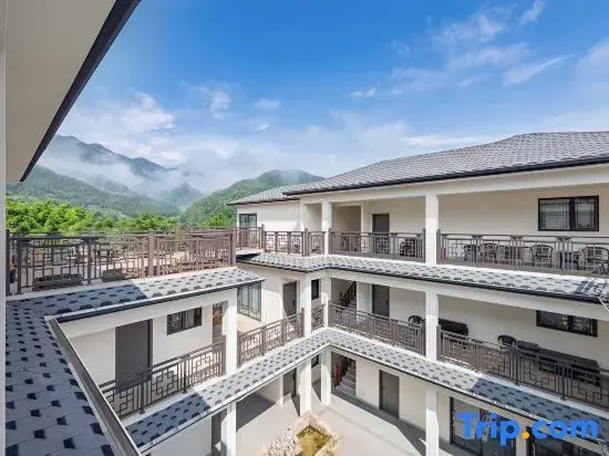 Panzhou Wumeng Grand Prairie Yunxi Yashe Homestay