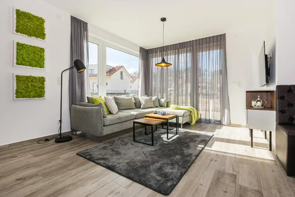 Ferienhaus-See-Sauna-Kamin-Hund mit E-Ladestation