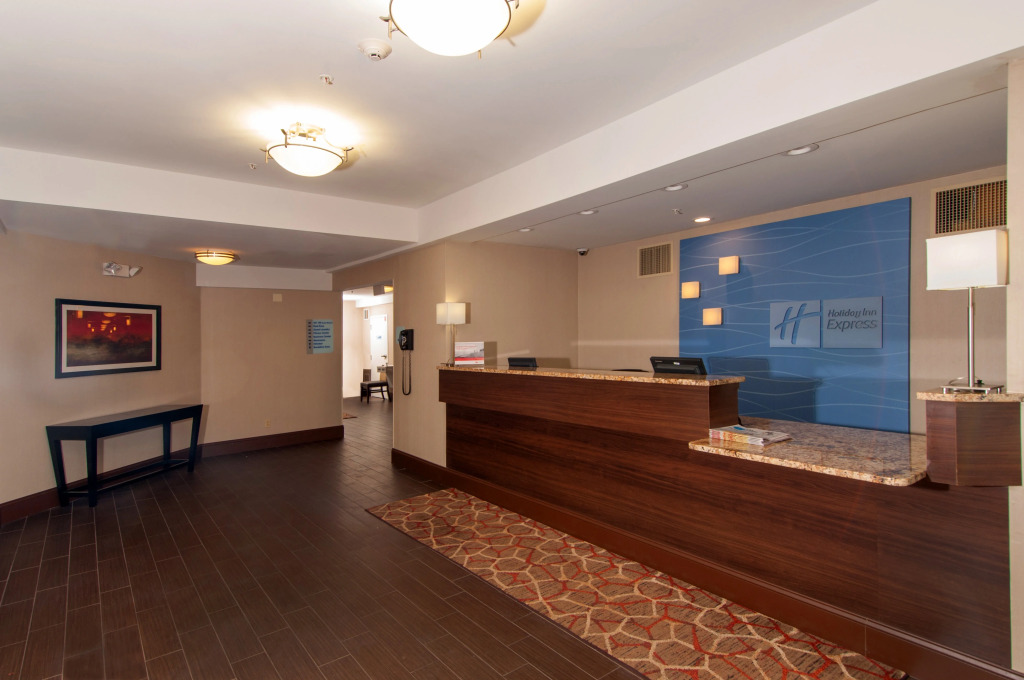 Holiday Inn Express Vernon-Manchester by IHG
